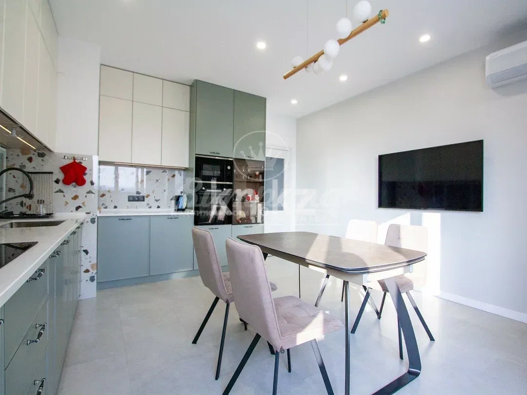 Продажа 4-комнатной квартиры, 131.9 м² в Алматы - фото 2