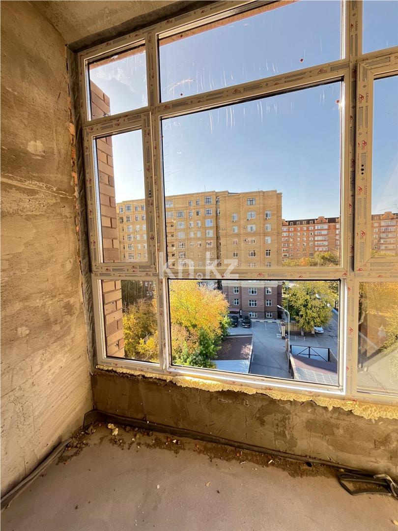 Продажа 4-комнатной квартиры, 136 м², ул. Аманжолова, дом  96/3 - Продажа квартир в Караганде фото 2 из 12