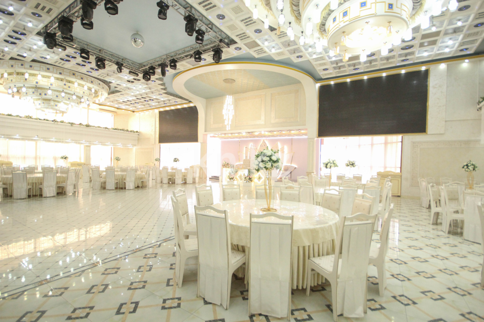 Продажа , 3000 м², пр. Дулати - Продажа действующего бизнеса в Алматы с фото фото 2 из 9