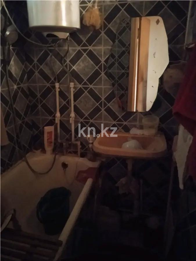 Продажа 3-комнатной квартиры, 52 м², мкр-н 21, дом  10 в Караганде - фото 4