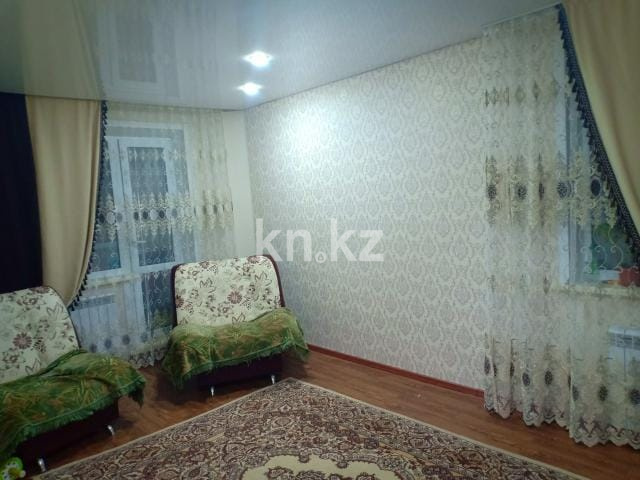 Продажа 3-комнатной квартиры, 63 м², ул. Молодежная - Продажа  трехкомнатных квартир в Шахтинске фото 1 из 9