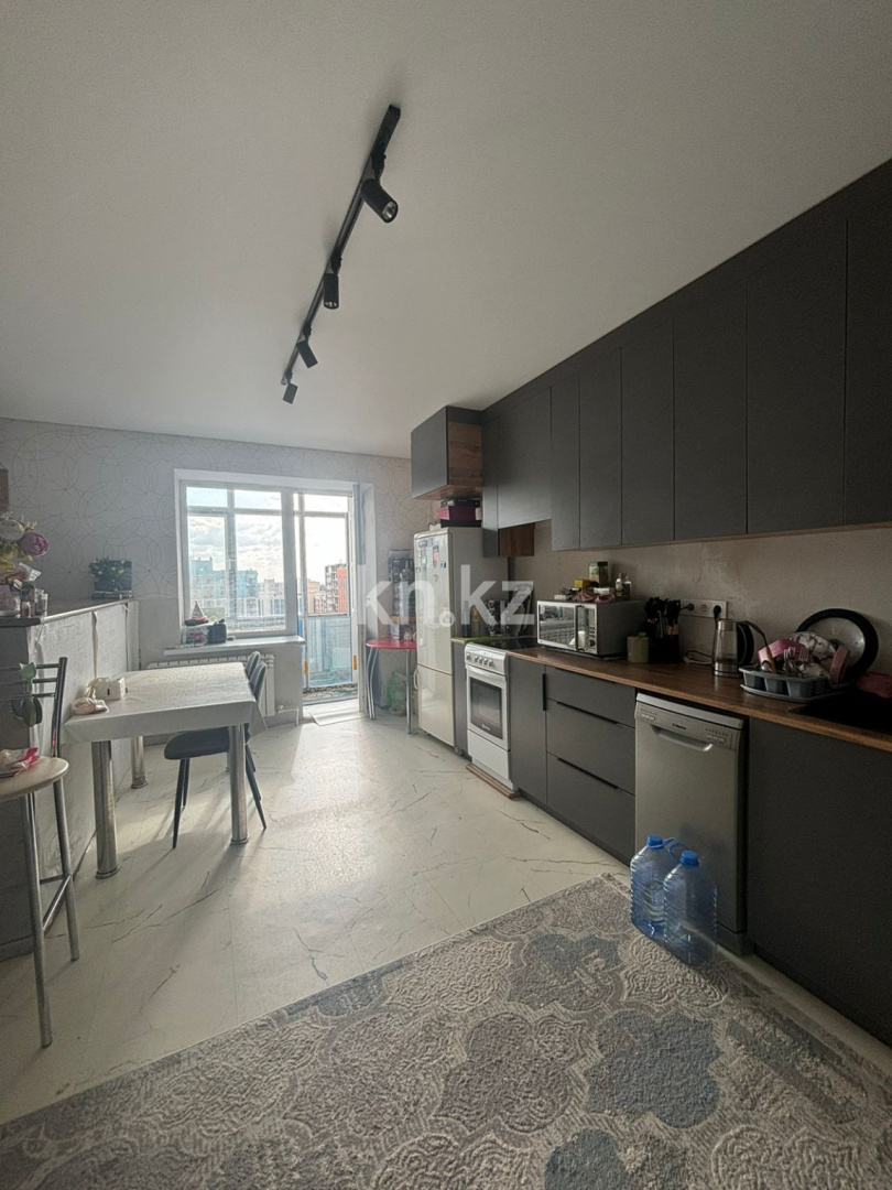 Продажа 2-комнатной квартиры, 68 м², ул. Букетова, дом  60/2 в Караганде - фото 4