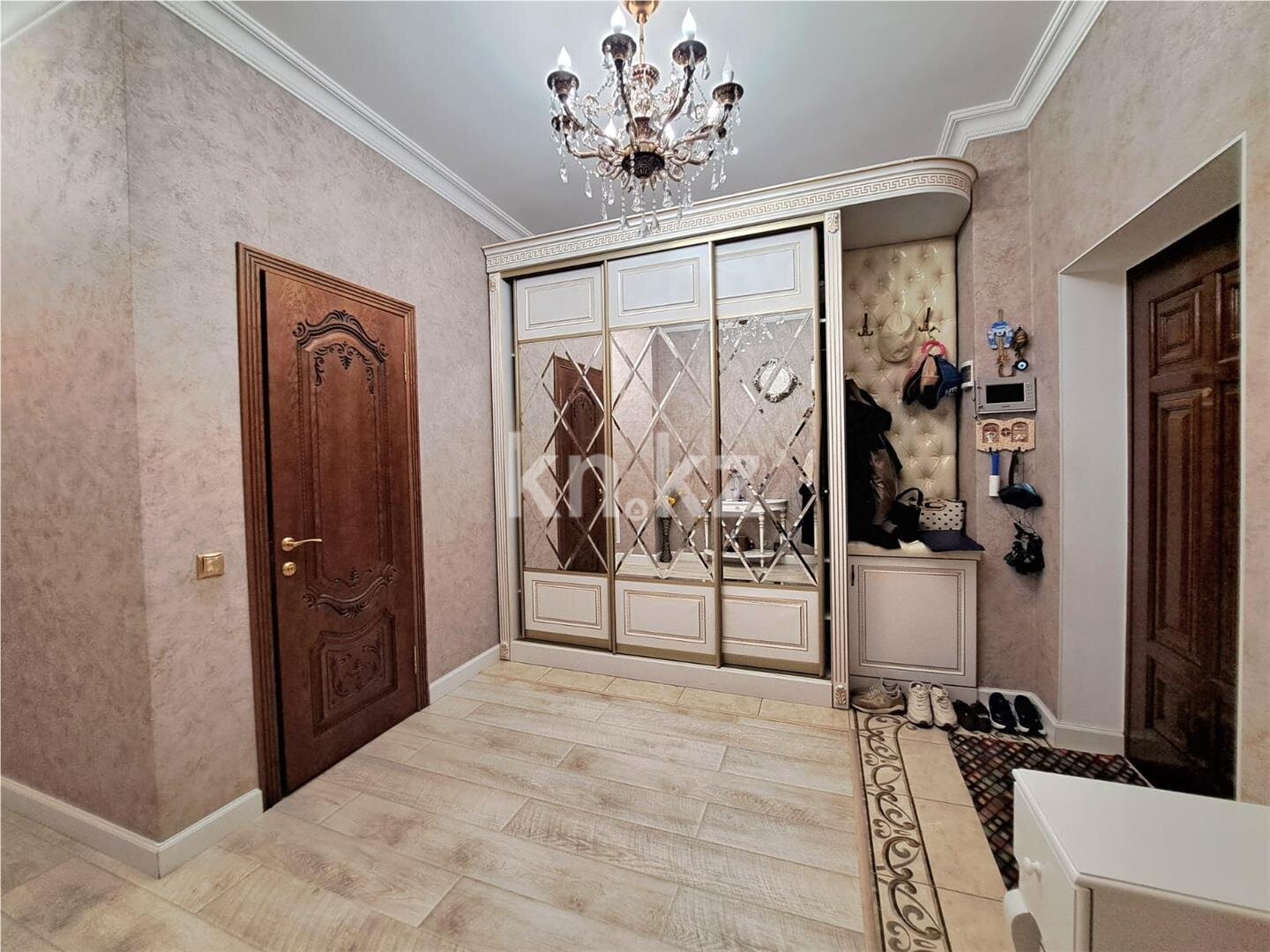 Продажа 5-комнатной квартиры, 252 м² в Астане - фото 25