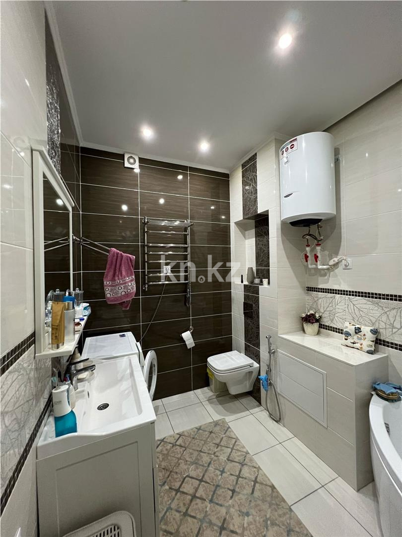 Продажа 3-комнатной квартиры, 127 м², ул. Аманжолова, дом  96/1 - Продажа квартир в Караганде фото 12 из 25