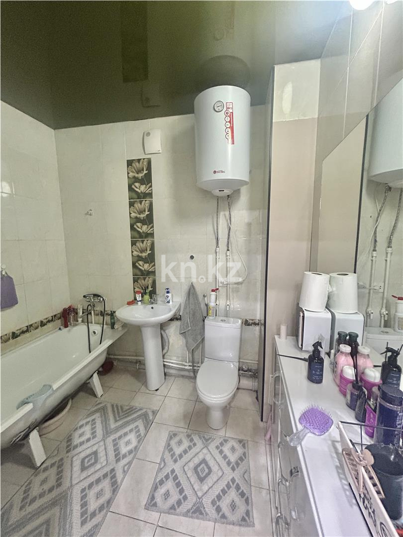 Продажа 3-комнатной квартиры, 80 м² - Продажа квартир в блочном доме в Караганде - страница 2 фото 17 из 19
