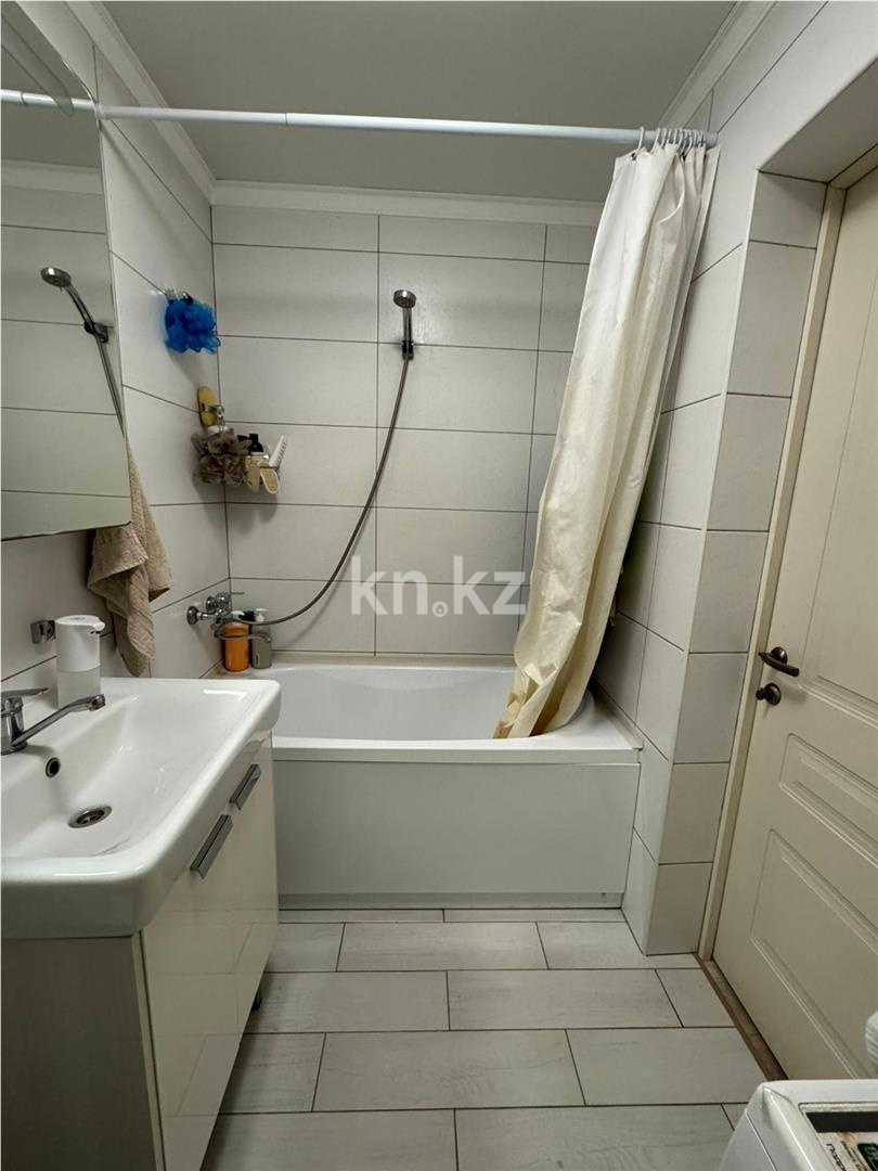 Продажа 3-комнатной квартиры, 61 м², ул. Аманжолова - Продажа  трехкомнатных квартир в Караганде с фото фото 15 из 17