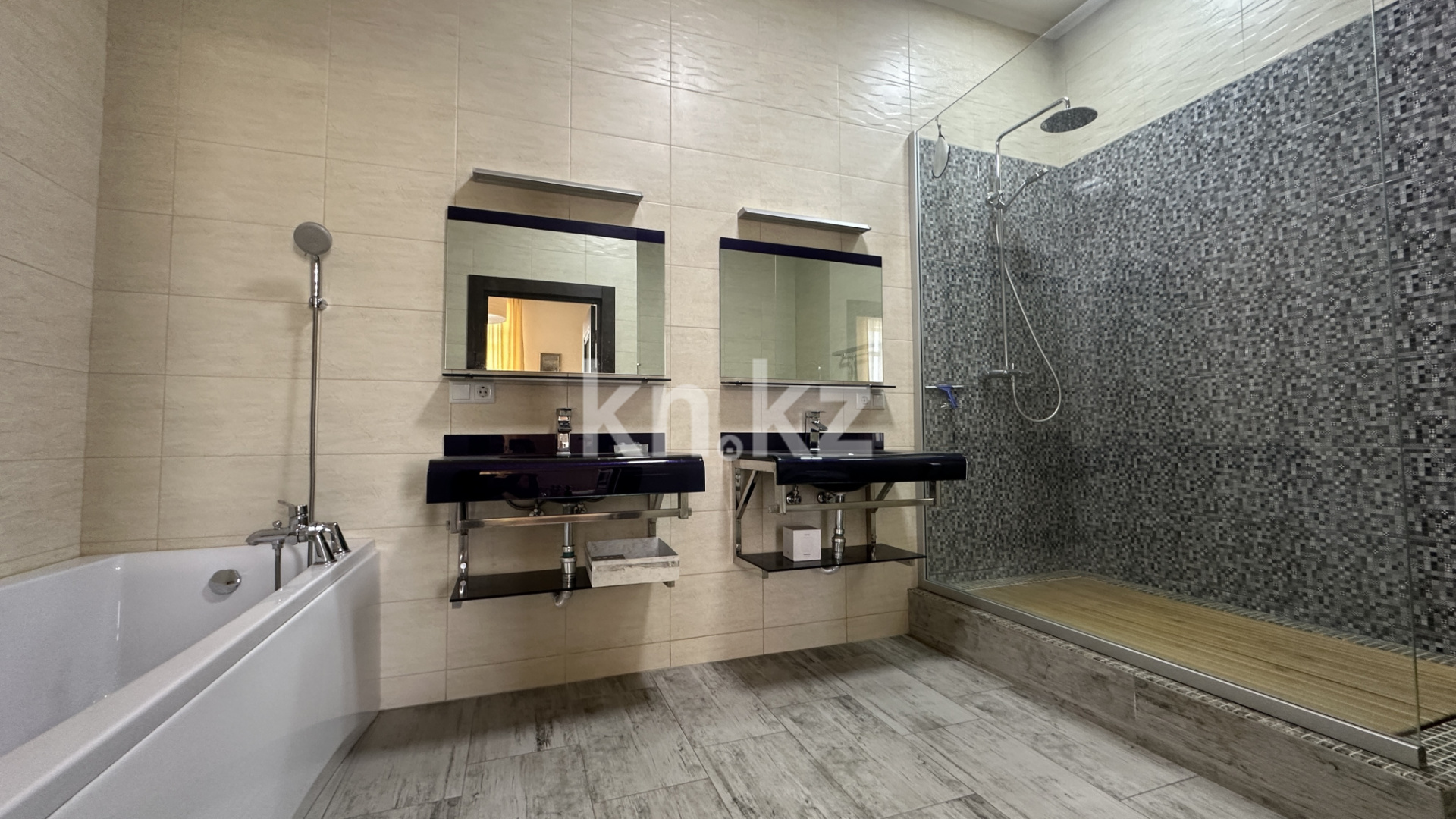 Аренда 5-комнатной квартиры, 295 м² - Недвижимость в Казахстане - страница 9 фото 15 из 20