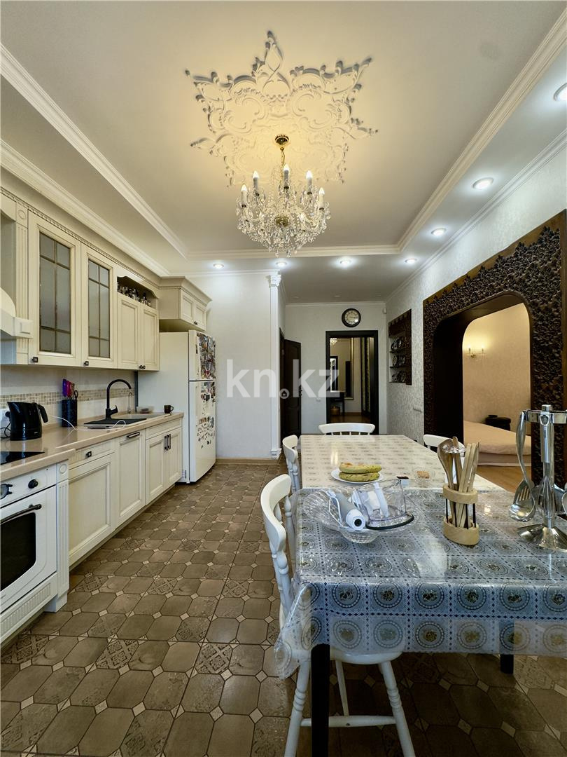 Продажа 5-комнатной квартиры, 217 м², ул. Аманжолова, дом  41 - Продажа  пятикомнатных квартир в Караганде фото 20 из 43