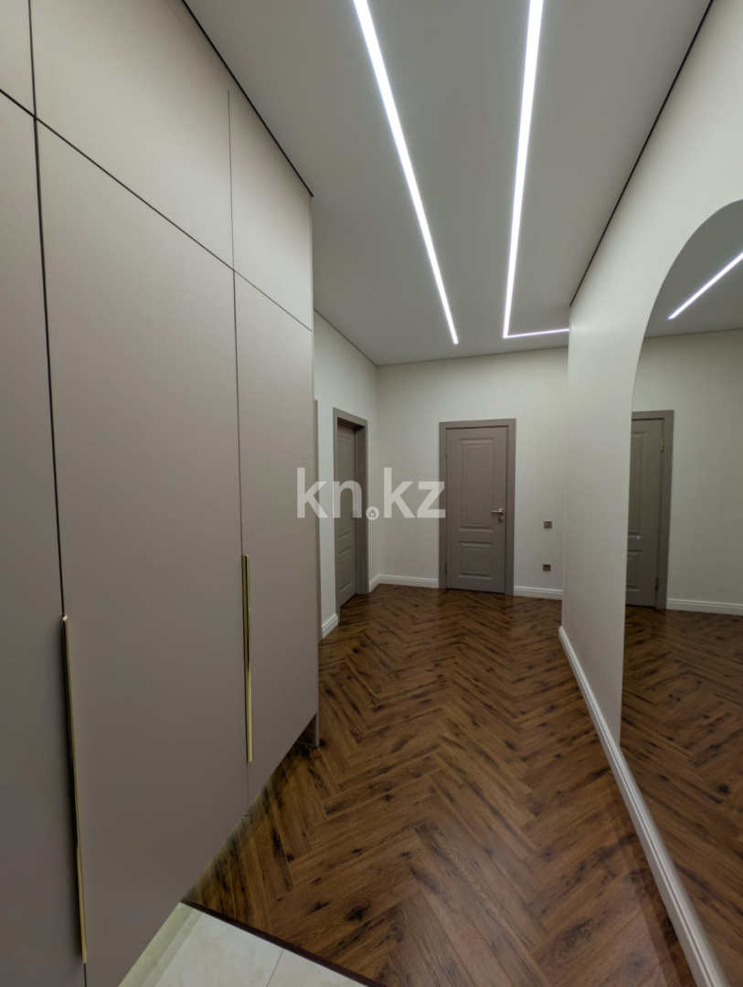 Продажа 2-комнатной квартиры, 80.3 м² - Продажа жилой и коммерческой недвижимости в Уральске фото 3 из 26