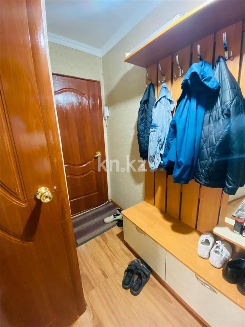 Продажа 3-комнатной квартиры, 49 м², 18-й мкр., дом  10 в Караганде - фото 8