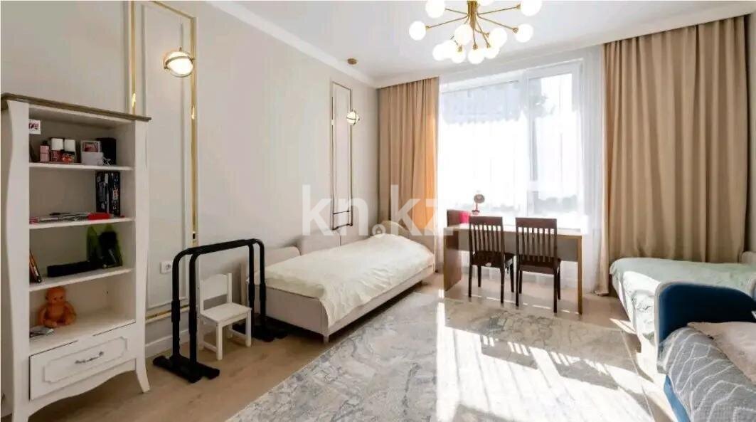 Продажа 4-комнатной квартиры, 145.5 м² в Астане