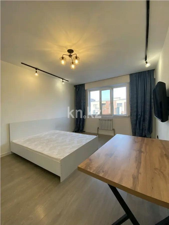 Продажа 2-комнатной квартиры, 77 м², ул. Жунисова, дом  4/9 в Алматы - фото 2