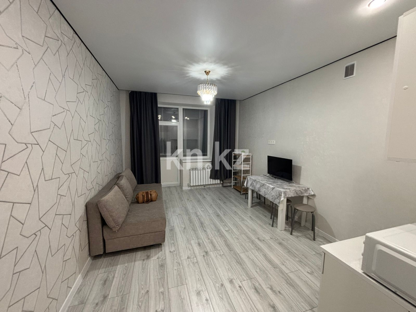 Аренда 1-комнатной квартиры, 27 м² - Аренда квартир помесячно в р-не Сарайшык Астаны фото 2 из 6