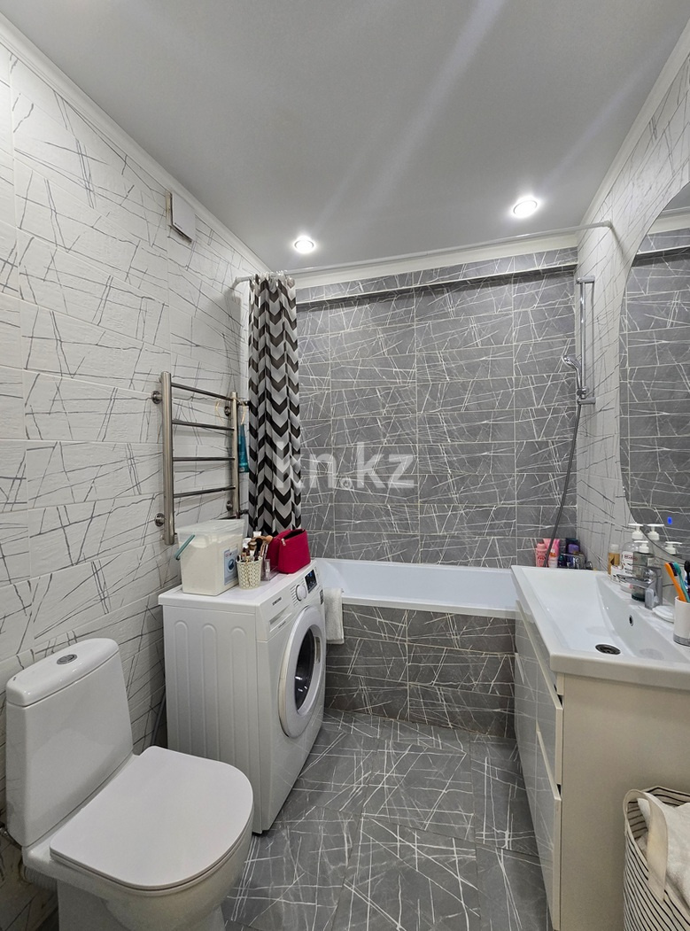 Продажа 2-комнатной квартиры, 65 м², ул. Толе би, дом  286\1 в Алматы - фото 22