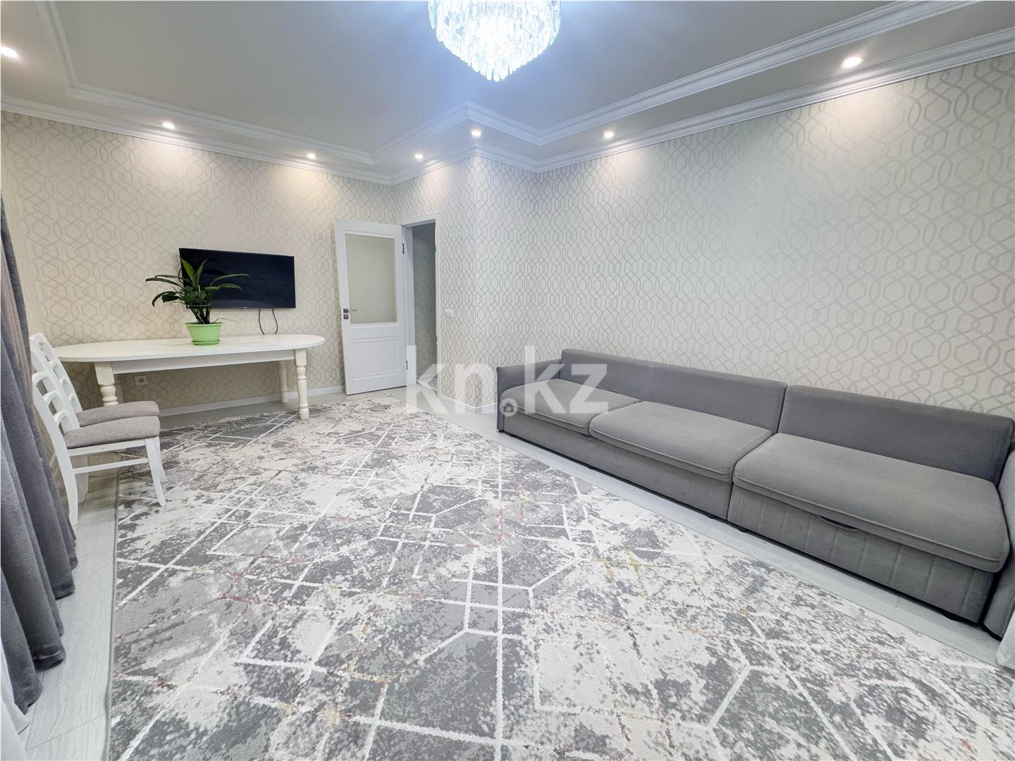 Продажа 2-комнатной квартиры, 65 м², ул. Байтурсынова в Астане - фото 2