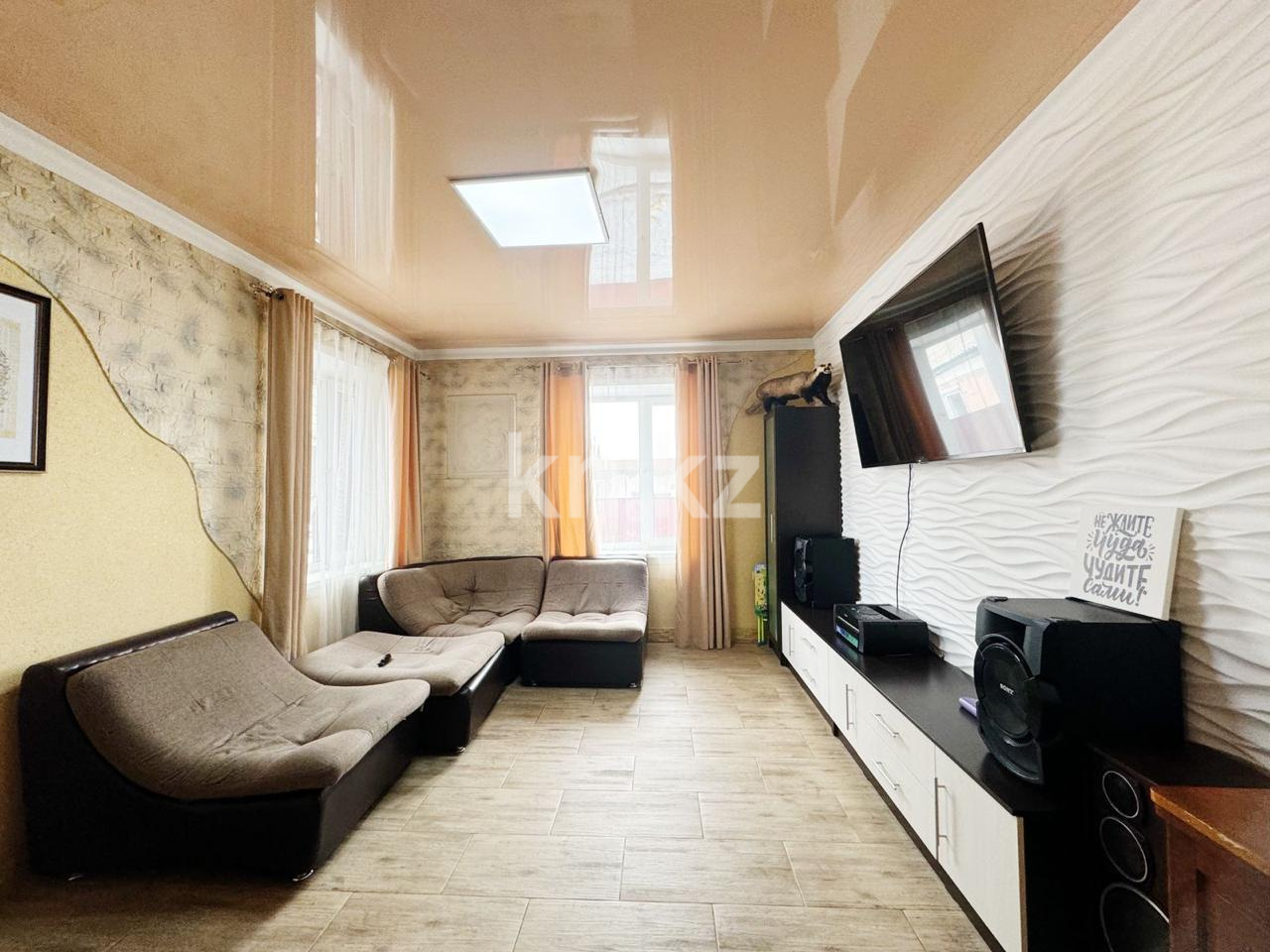 Продажа 3-комнатного дома, 400 м², ул. Абая - Продажа квартир в Темиртау фото 1 из 17