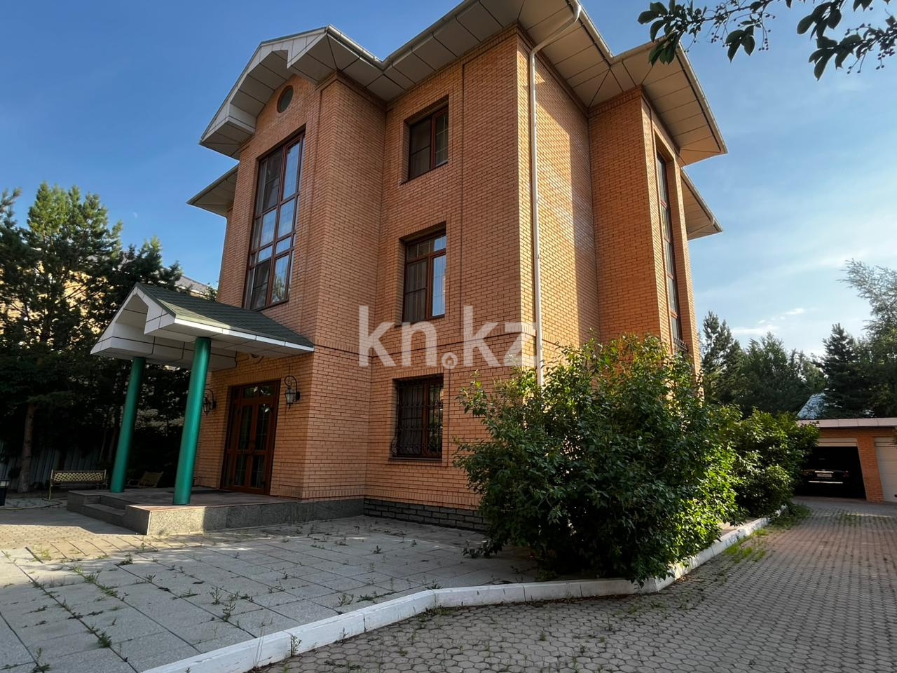 Продажа 6-комнатного дома, 420 м² - Продажа пятикомнатных и более домов, коттеджей в Астане фото 1 из 9