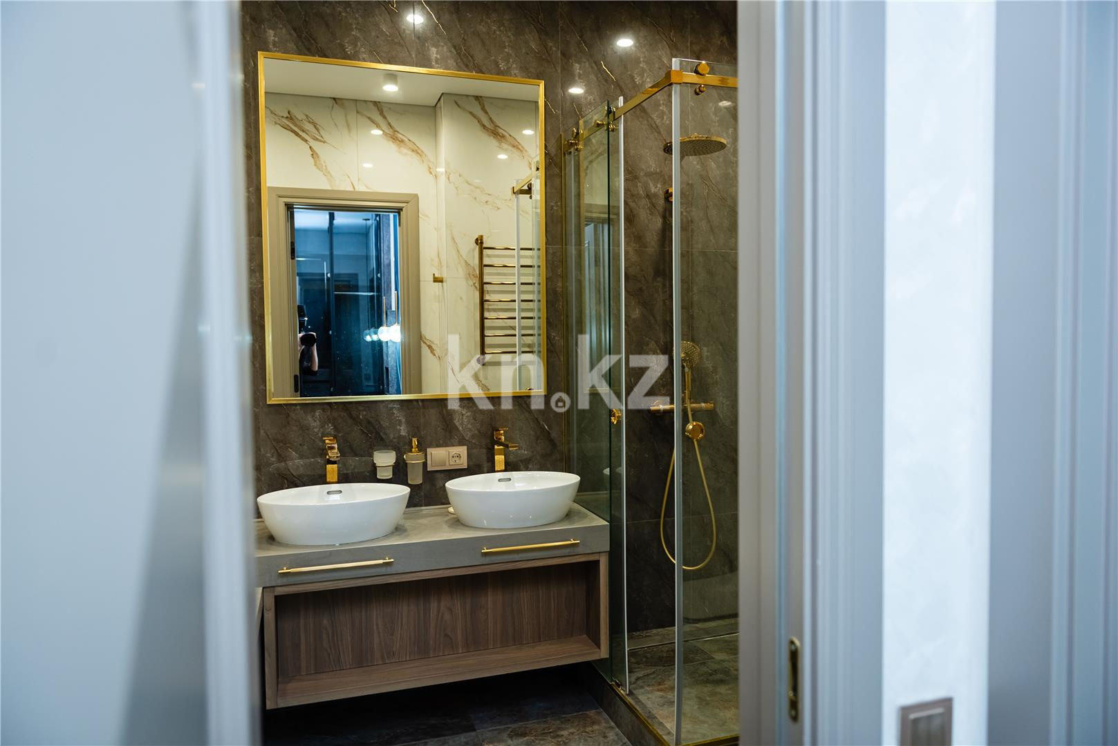 Продажа 6-комнатной квартиры, 345 м², ул. Муканова, дом  53 - Продажа  пятикомнатных квартир в Караганде фото 32 из 58