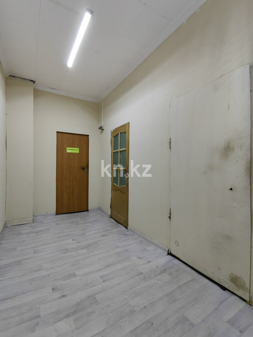 Продажа , 60 м², пр. Бухар-жырау, дом  96 - Продажа офисных и торговых помещений в Караганде фото 19 из 21