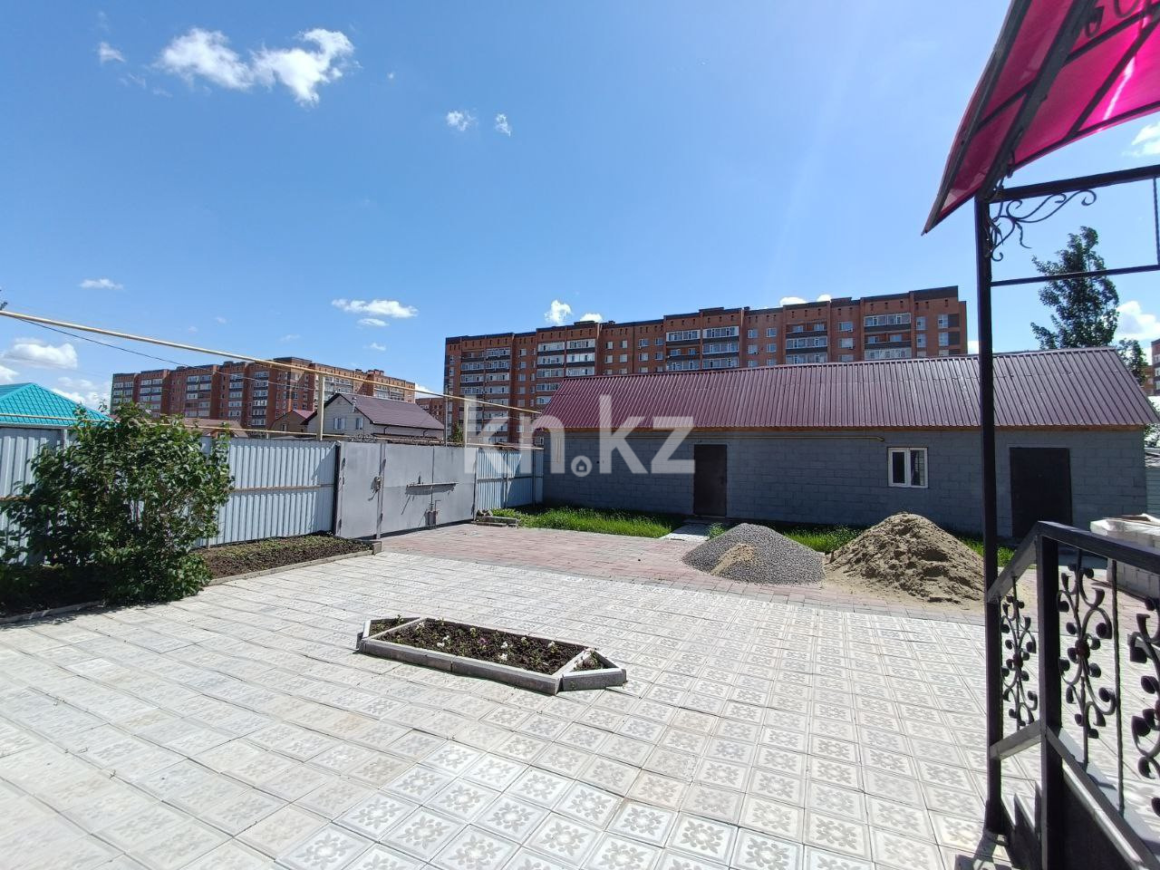 Продажа 5-комнатного дома, 213 м², 68-й квартал - Продажа квартир в Костанае фото 2 из 34