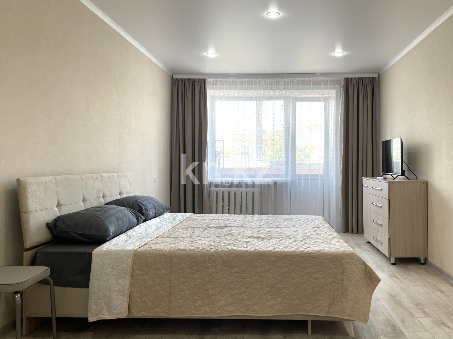 Аренда 1-комнатной квартиры посуточно, 1 м², ул. Жамбыла Жабаева, дом  170 - Аренда квартир посуточно в Петропавловске фото 3 из 8