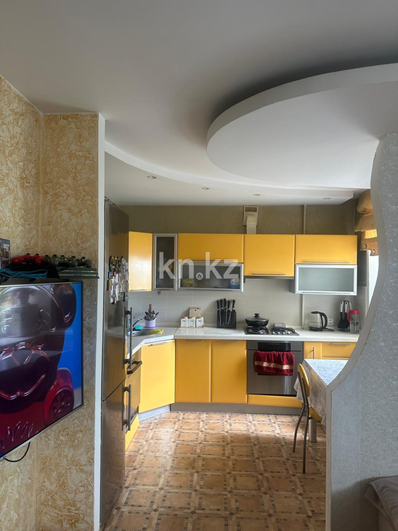 Продажа 4-комнатной квартиры, 76 м², пр. Республики, дом  18 - Продажа  четырехкомнатных квартир в Караганде фото 2 из 13