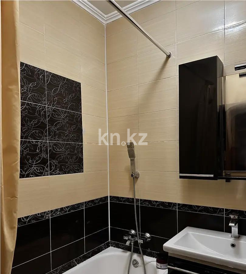 Продажа 3-комнатной квартиры, 74 м², ул. Толе би, дом  221 в Алматы - фото 4