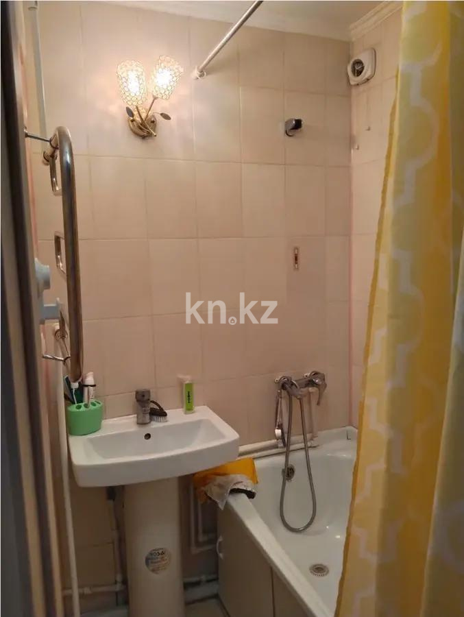 Продажа 2-комнатной квартиры, 42 м², мкр-н 16, дом  30 в Караганде - фото 4