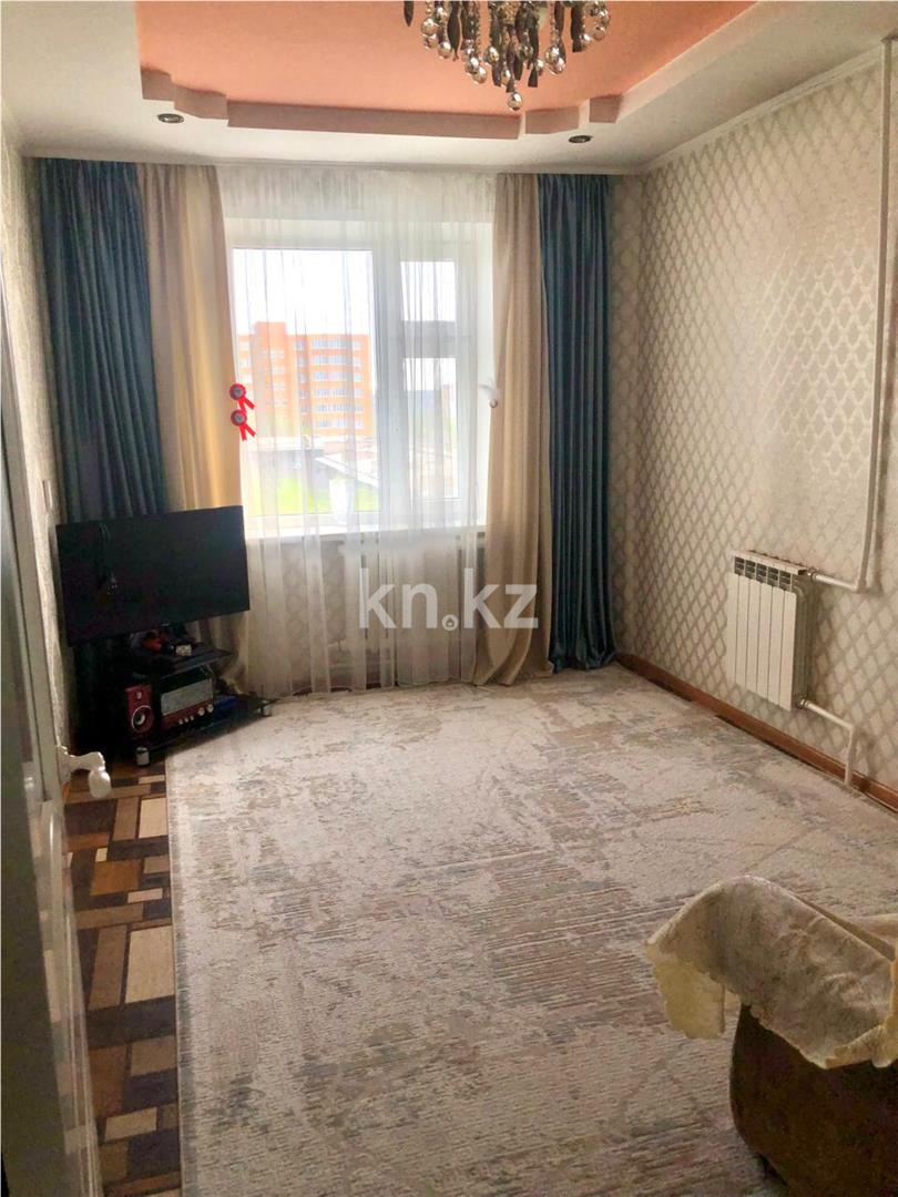 Продажа 4-комнатной квартиры, 79 м², ул. Дюсембекова, дом  39 - Продажа  четырехкомнатных квартир в Караганде фото 1 из 16