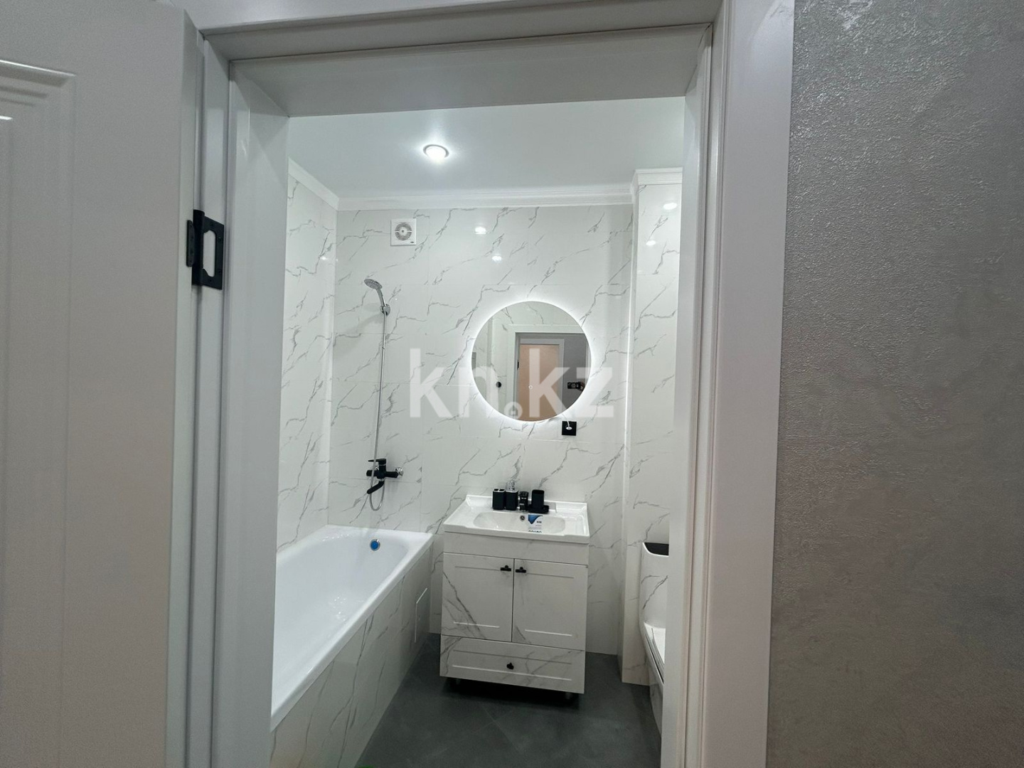 Продажа 2-комнатной квартиры, 41 м², мкр-н Голубые Пруды, дом  3/2 - Продажа  двухкомнатных квартир в Караганде фото 10 из 11