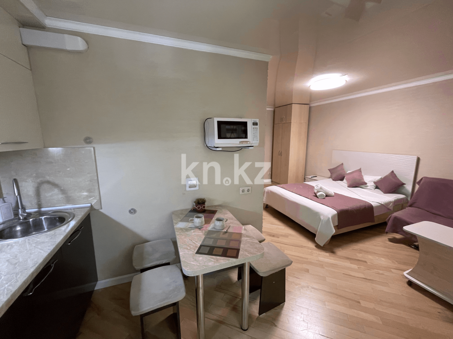 Аренда 1-комнатной квартиры посуточно, 40 м², пр. Абылай хана, дом  59 - пр. Жибек жолы - Аренда квартир помесячно в Казахстане фото 1 из 13