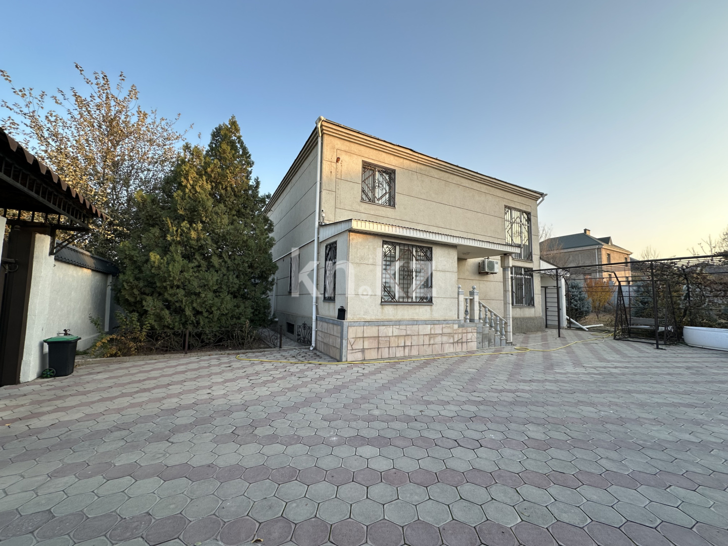 Продажа 7-комнатного дома, 380 м², ул. Сулейменова - Продажа квартир в Шымкенте фото 1 из 21