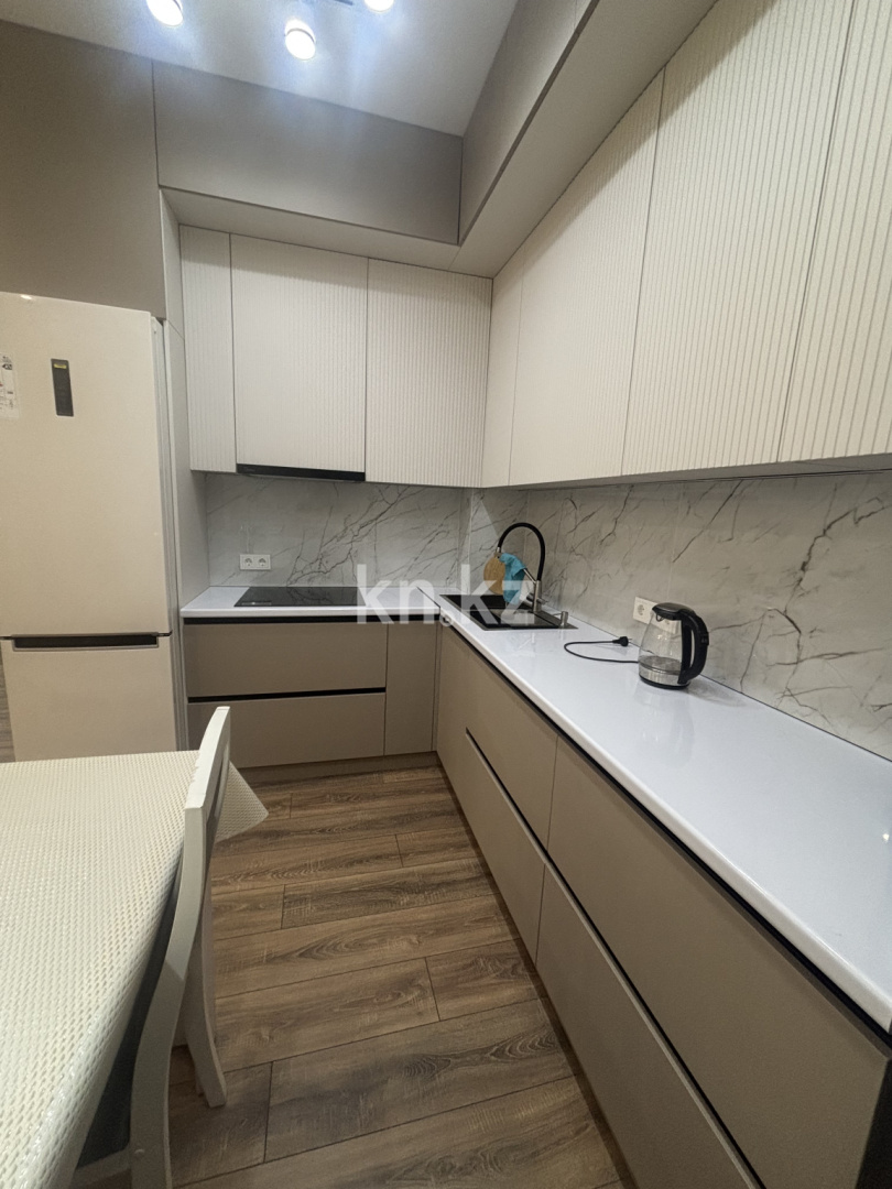 Аренда 3-комнатной квартиры, 90 м², пр. Республики, дом  49 - Аренда квартир помесячно в Караганде фото 13 из 37