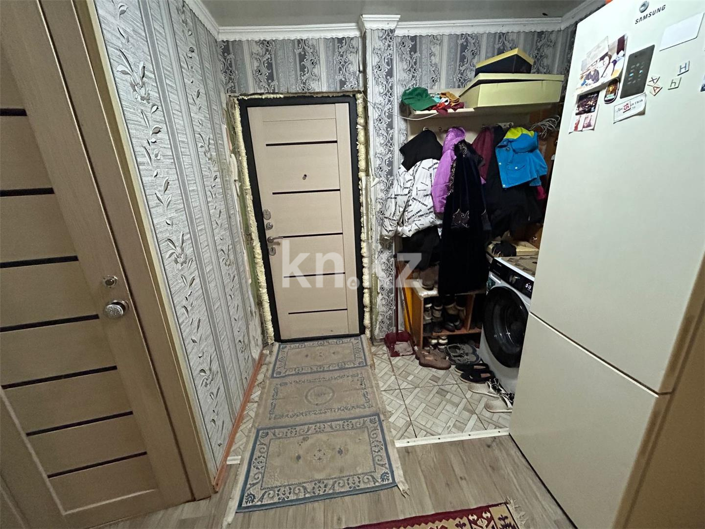 Продажа 3-комнатной квартиры, 61 м², 18 мкр., дом  22 в Караганде - фото 10