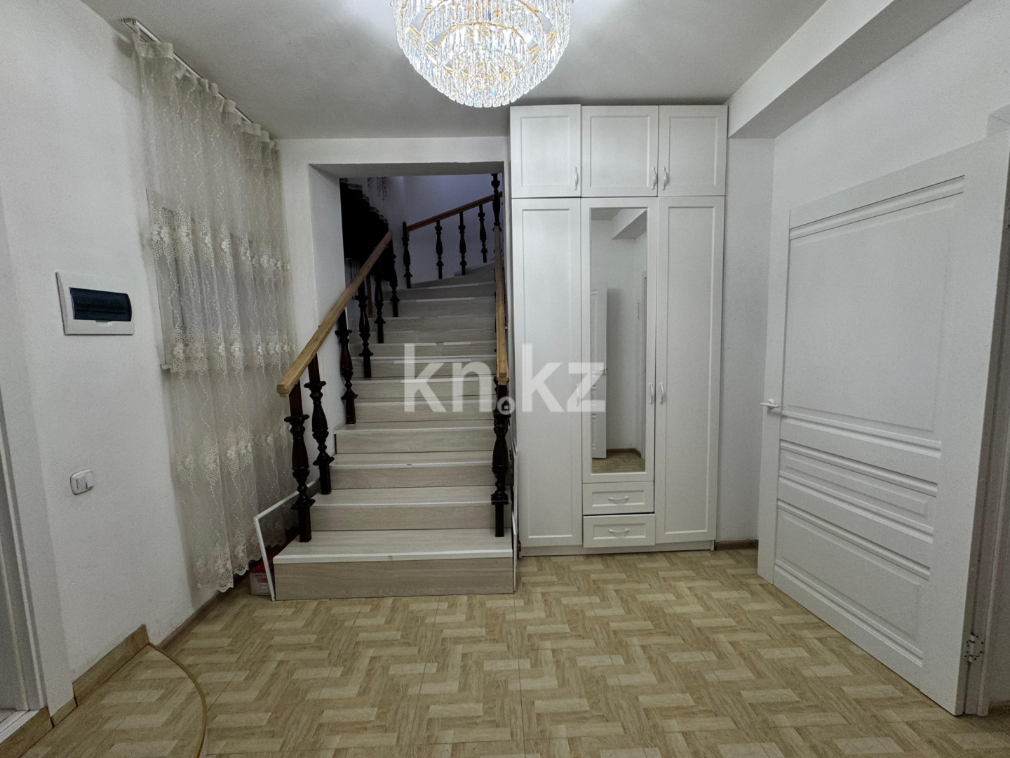 Продажа 6-комнатного дома, 343 м², ул. Карибжанова - Продажа домов, коттеджей в Караганде фото 17 из 36