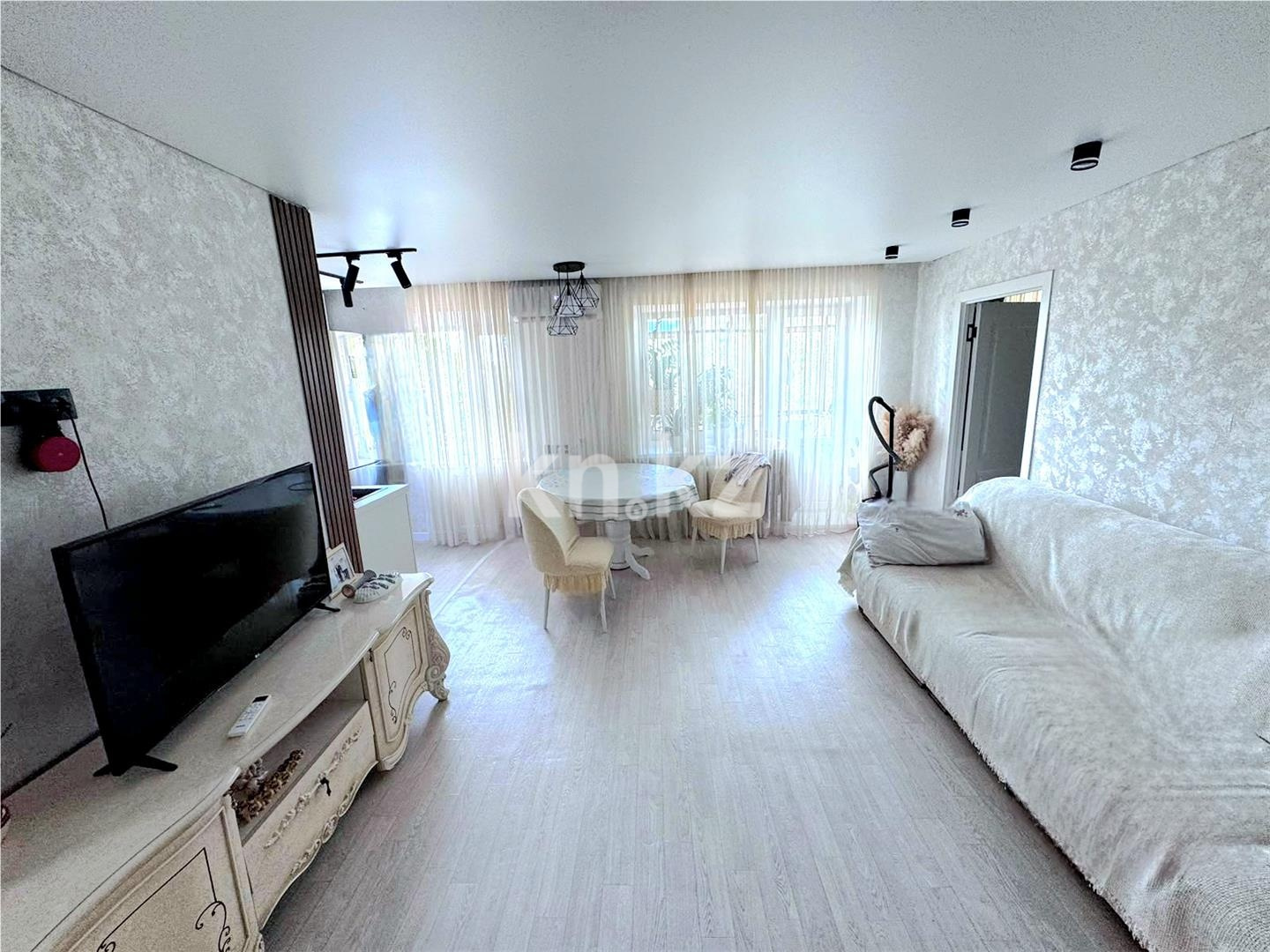 Продажа 2-комнатной квартиры, 45 м² - Продажа и аренда жилой и коммерческой недвижимости в Казахстане фото 1 из 9