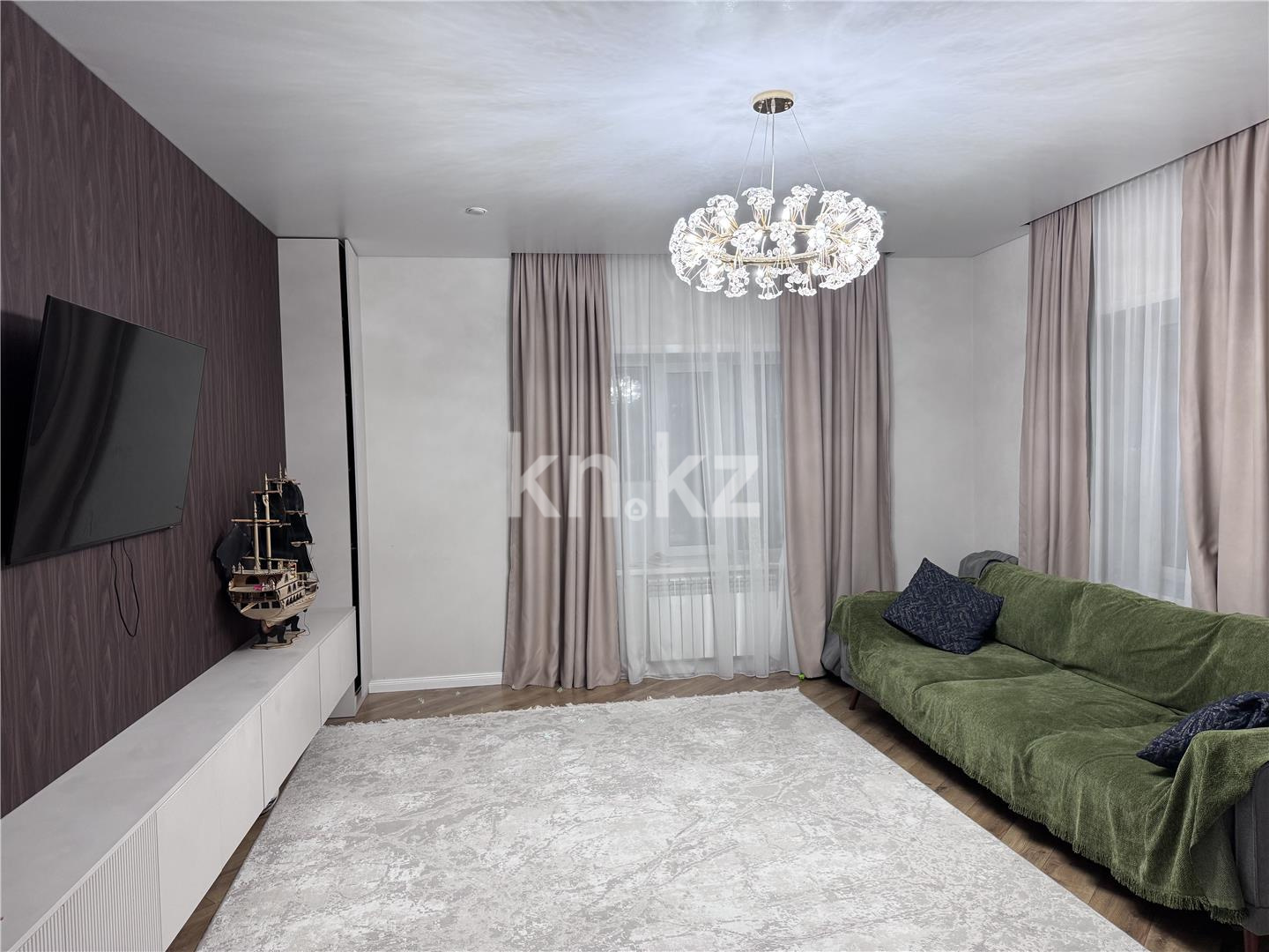 Продажа 3-комнатной квартиры, 100 м², ул. Муканова, дом  53/8 - Продажа  трехкомнатных квартир в Караганде фото 1 из 12