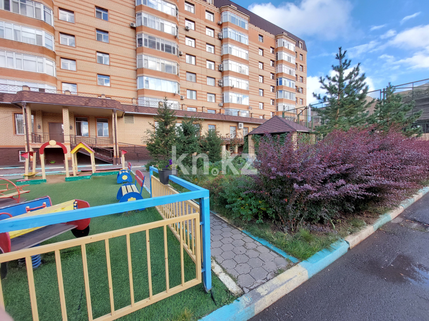 Продажа 5-комнатной квартиры, 217 м², ул. Аманжолова, дом  41 - Продажа  пятикомнатных квартир в новостройках Караганды фото 1 из 27