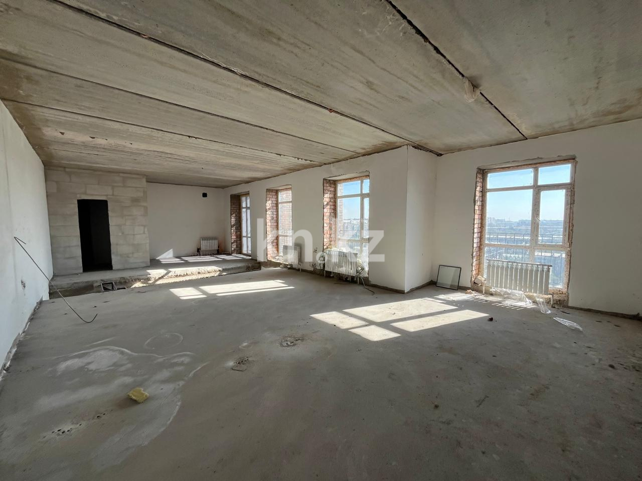 Продажа 4-комнатной квартиры, 123.1 м², пр. Шахтеров, дом  20/4 - Продажа квартир в Караганде фото 2 из 5