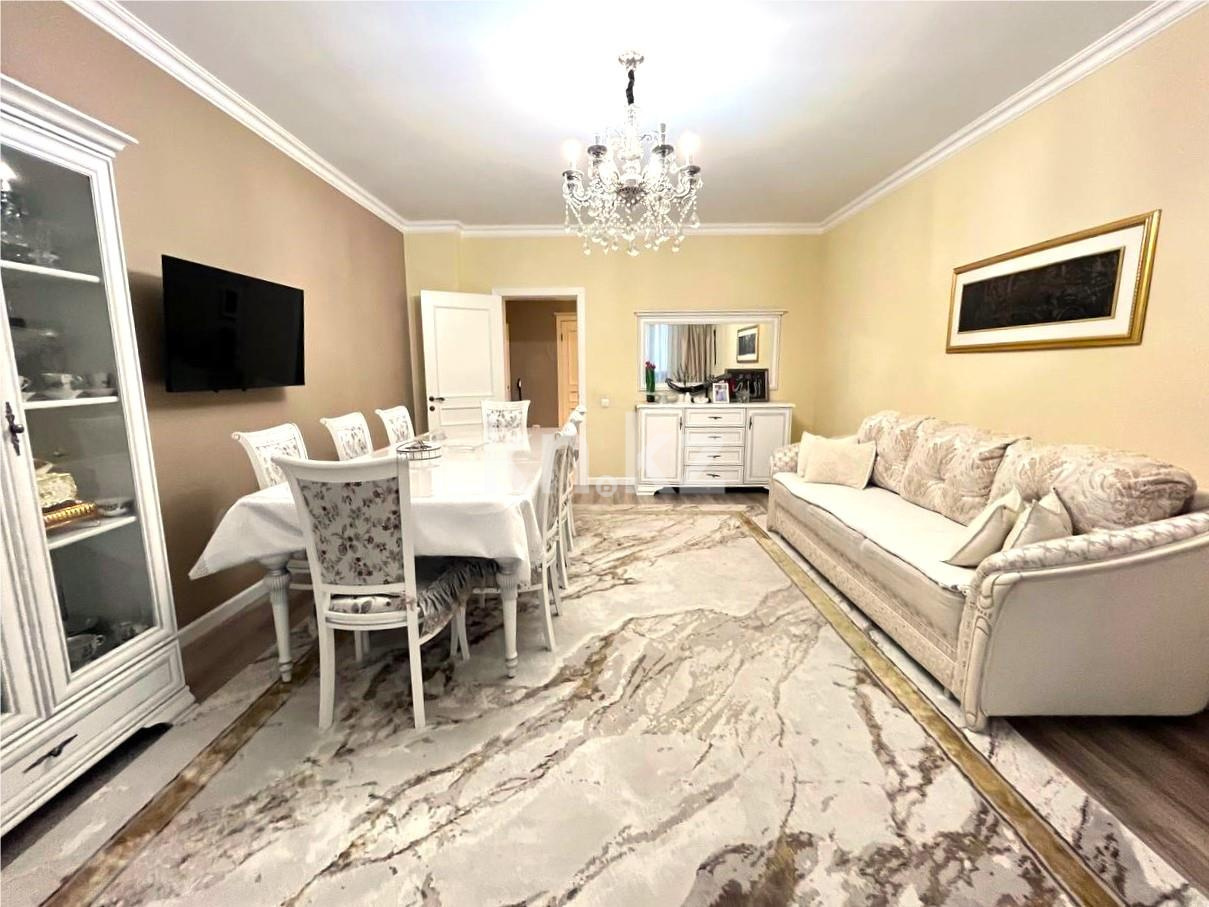 Продажа 4-комнатной квартиры, 136 м², пр. Шахтеров - Продажа  четырехкомнатных квартир в Караганде фото 3 из 34