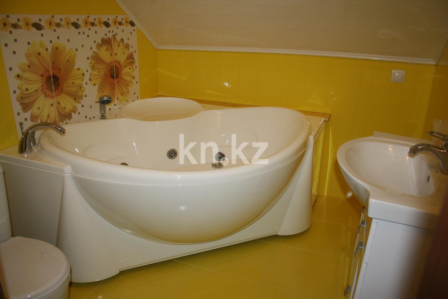 Аренда 3-комнатной квартиры посуточно, 75 м², ул. Победы, дом  105 - Аренда жилой и коммерческой недвижимости в Уральске фото 3 из 18