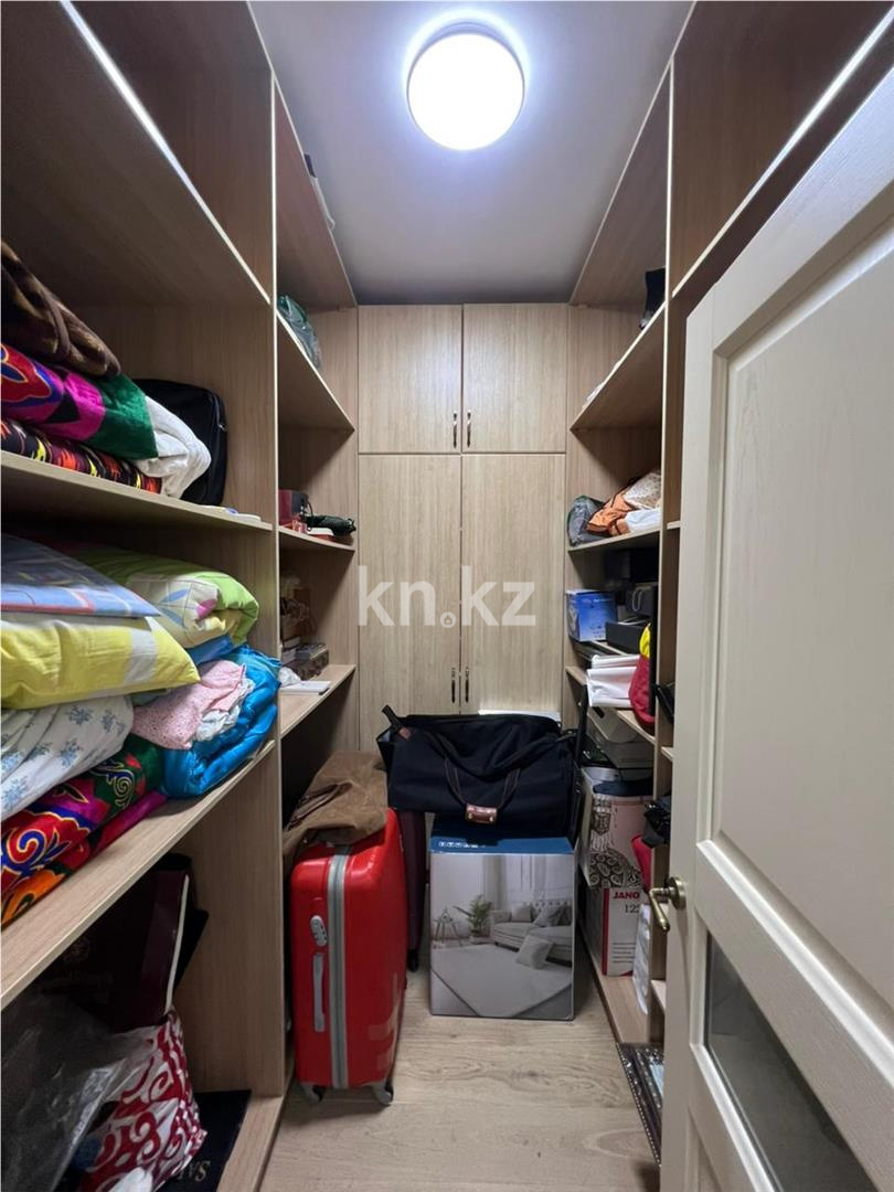 Продажа 4-комнатной квартиры, 188 м², ул. Аманжолова - Продажа  четырехкомнатных квартир в Караганде фото 15 из 28