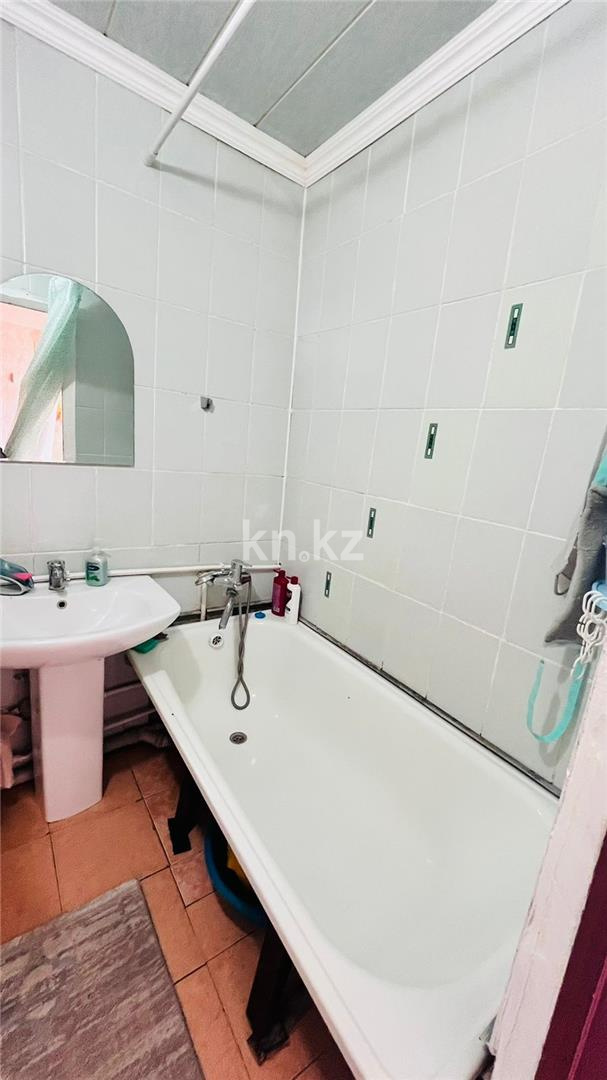 Продажа 4-комнатной квартиры, 63 м², мкр-н 14 - Продажа квартир в Караганде фото 13 из 19