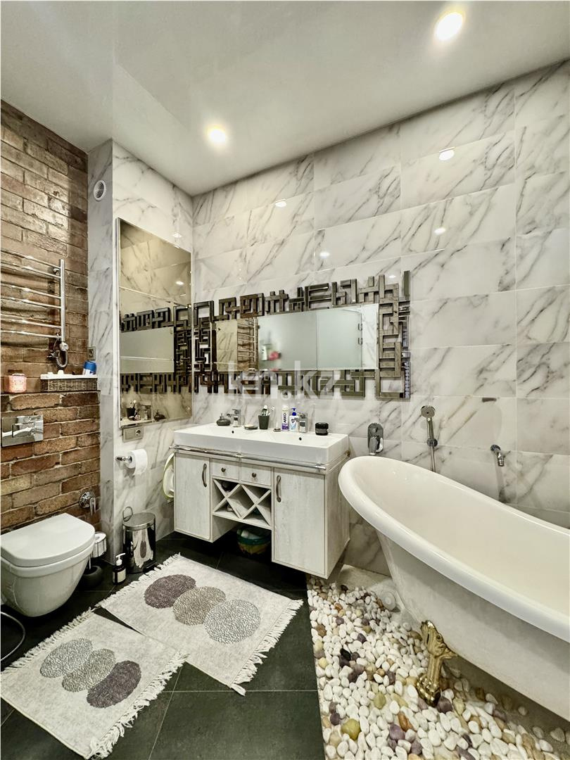 Продажа 3-комнатной квартиры, 160 м², ул. Аманжолова, дом  41 - Продажа  трехкомнатных квартир в Караганде с фото фото 27 из 52