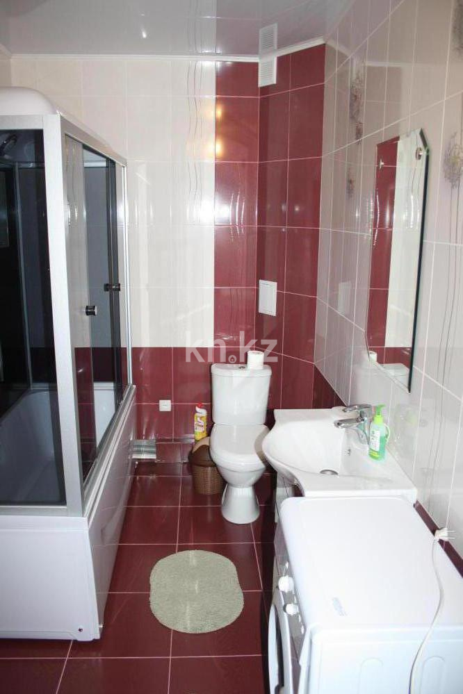 Аренда 2-комнатной квартиры посуточно, 56 м², ул. Победы, дом  105 - Аренда жилой и коммерческой недвижимости в Уральске фото 5 из 9