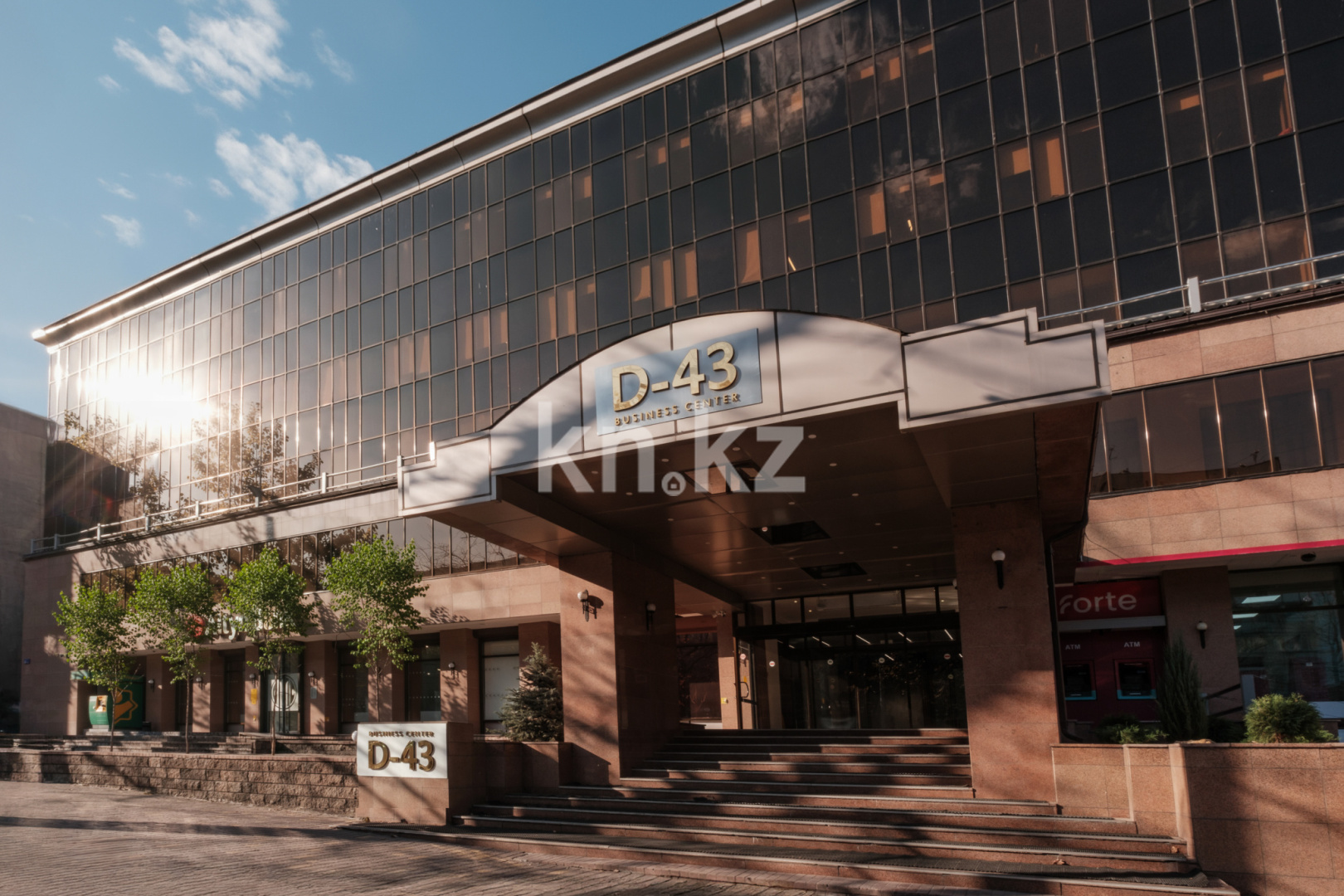 Аренда , Достык, дом  43 - Аренда офисных и торговых помещений в Алматы фото 1 из 11