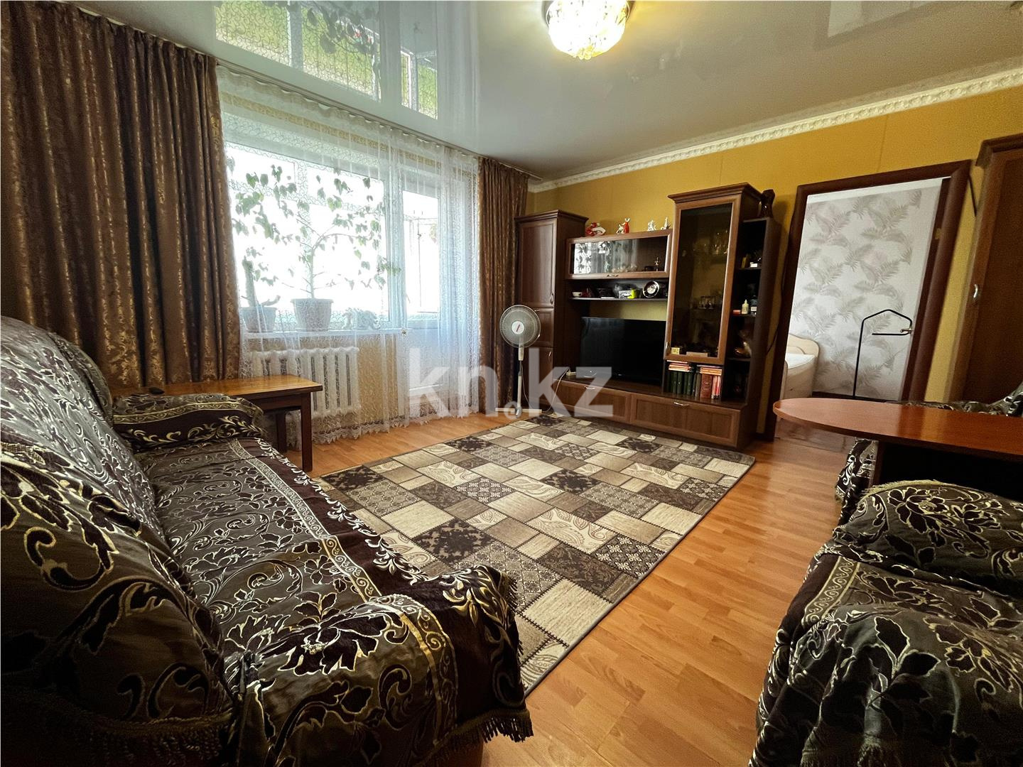 Продажа 4-комнатной квартиры, 76 м², мкр-н Голубые Пруды, дом  6 - Продажа квартир в Караганде фото 1 из 15
