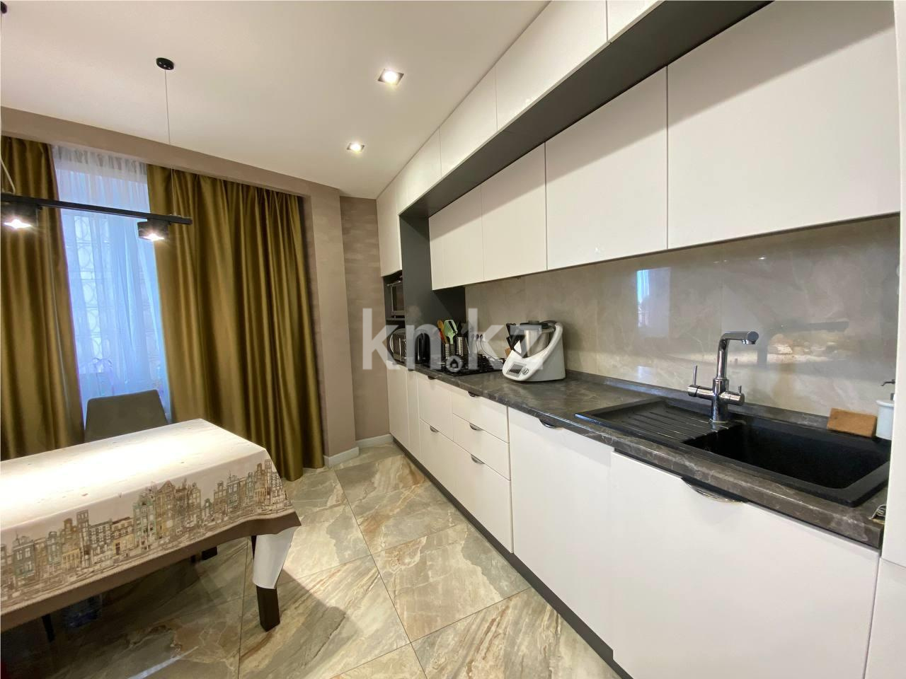 Продажа 4-комнатной квартиры, 102 м², пр. Н. Абдирова, дом  19 - Продажа  четырехкомнатных квартир в Караганде фото 3 из 14