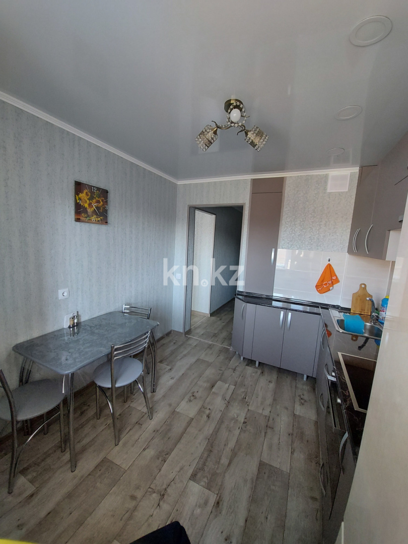 Аренда 2-комнатной квартиры посуточно, 60 м², ул. Набережная Славского, дом  14 - Аренда квартир посуточно в Усть-Каменогорске фото 6 из 12