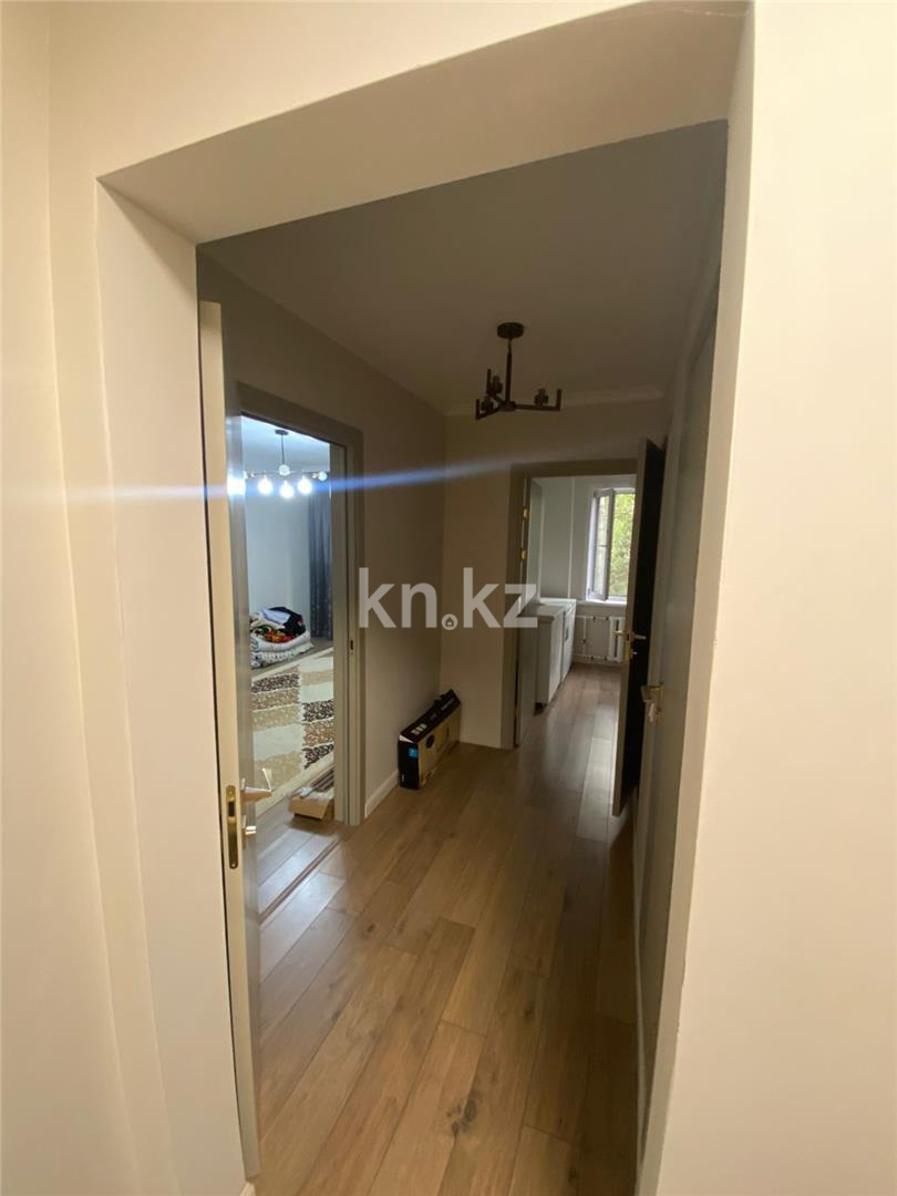 Продажа 5-комнатной квартиры, 100 м², 6-й мкр. - Продажа квартир в Казахстане фото 4 из 18